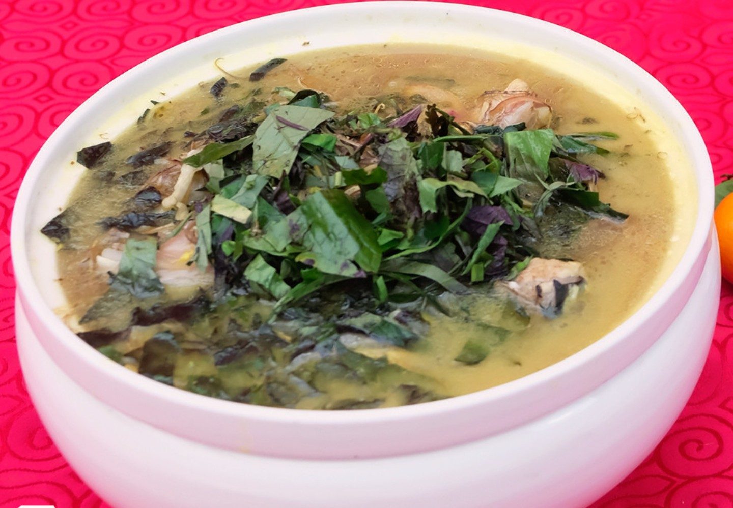 Cá lăng om hoa chuối — món mùa nước lớn Sông Đà